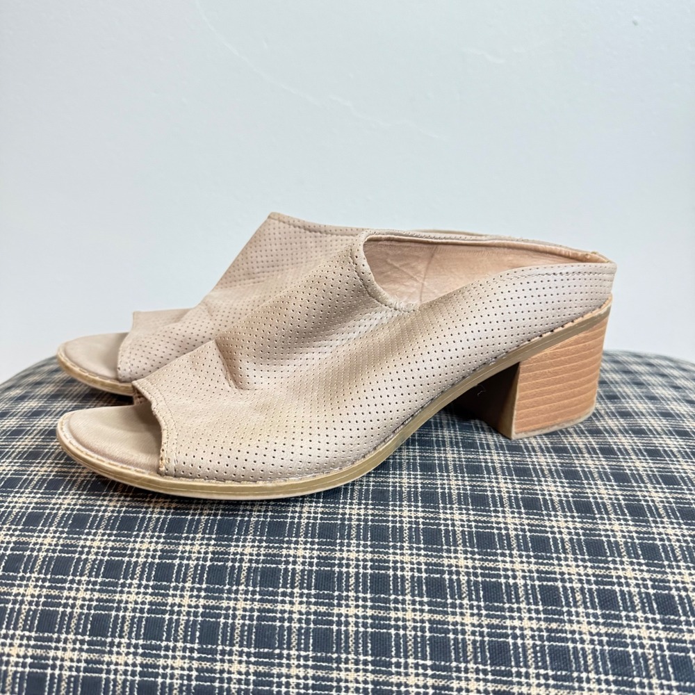 Esprit Lena Perforated Open Toe Block Heel Mules Size 7.5 Taupe